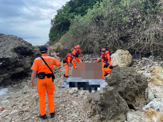 高雄西子湾珊瑚礁惊见男尸卡缝中  身份死因待查