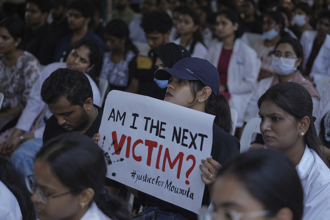 女醫在院內遭姦殺惹眾怒 印度全國百萬醫師加入大罷工
