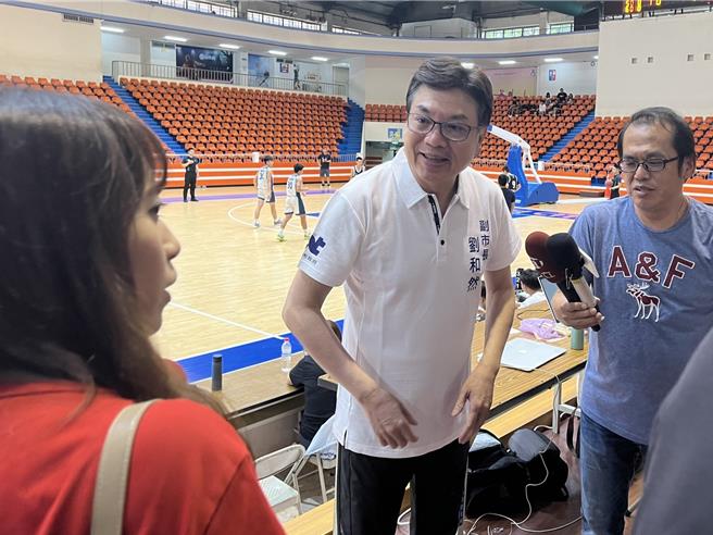 新北市副市长刘和然认为中央不应限制投资，阻碍企业发展。（王扬杰摄）