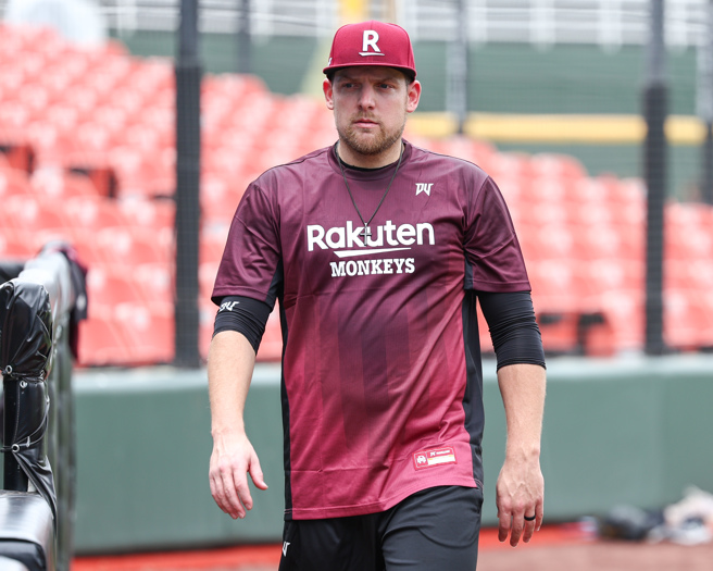 乐天桃猿签下新洋投威斯佛。（乐天桃猿提供）