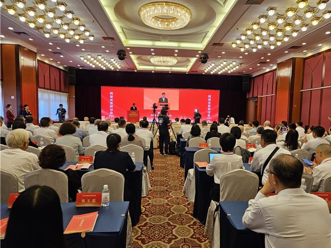 「2024两岸关系研讨会」17日登场，多位大咖涉台学者云集。（陈冠宇摄）