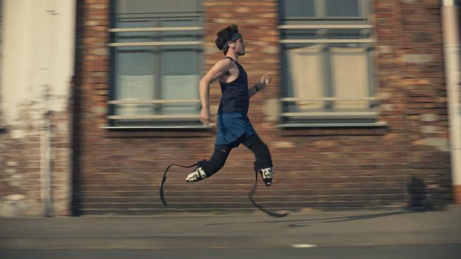 Apple推出《The Relay 接力賽》影片，講述8位運動員的故事。（Apple提供）