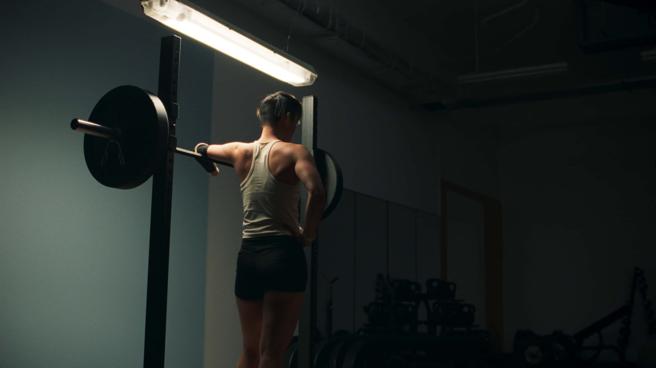 Apple Watch 上的輔助觸控（ AssistiveTouch ），可幫助上肢有障礙的用戶在不接觸屏幕的情況下使用 Apple Watch。（Apple提供）