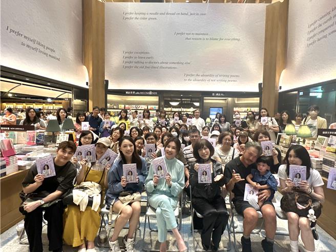 何如芸新書分享會擠滿粉絲讀者前來參與，紛紛給予暖心反饋。（齊石提供）