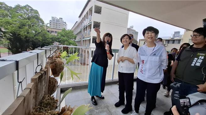 台南市立委陈亭妃（右二）勤跑基层累积民调支持，争取台南市长初选提名。（本报资料照／程炳璋台南传真）