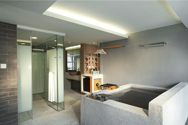 「秋日溫泉假期 快閃回饋」，10月31日前入住可享客房升等以及周日與指定周五免加價。(捷絲旅宜蘭礁溪館提供)