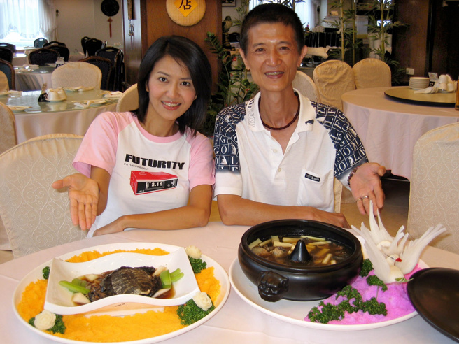 56岁的资深艺人阿娇(左)，昔日曾和阿西(右)主持《台湾尚青》走红。（图／中时资料照）