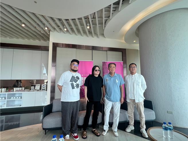 导演叶天伦（左起）、邱瓈宽、朱延平、黄朝亮17日出席桃园电影节「大尾导演」座谈。（孙伊萱摄）