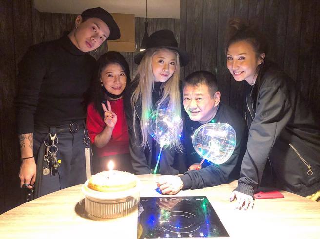 安迪全家福照。（图／IG@yinwei217）