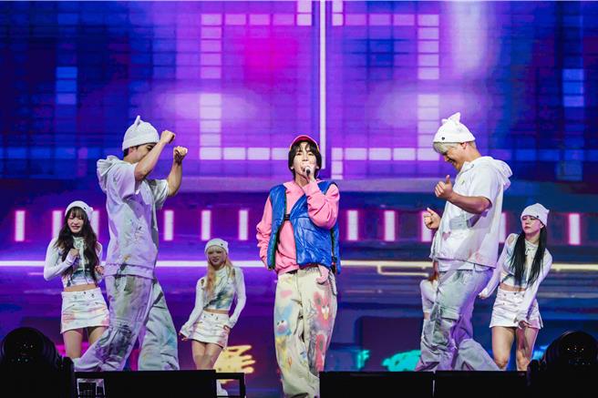 Key出道16年首度举办个人巡演，17日在高雄流行音乐中心开唱。（远雄创艺提供）