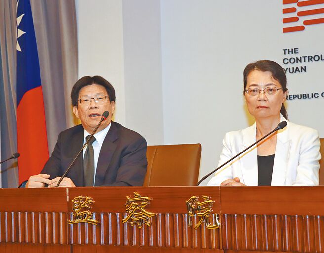 监委王美玉（右）、高涌诚（左）16日开记者会，认定死刑犯卢正案是冤狱，并函请法务部研议提起非常上诉或再审。因宪法法庭正审理死刑是否违宪，调查结果也一并函请参酌。（实习摄影记者徐翊呈摄）