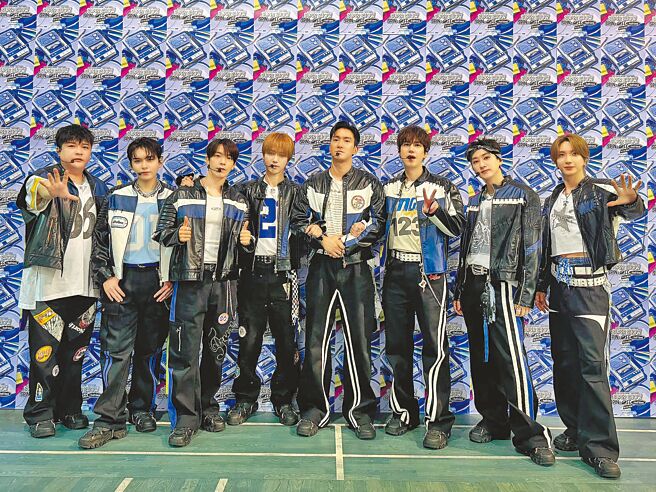 Super Junior在演唱會上與粉絲的互動相當逗趣。（摘自官方臉書）