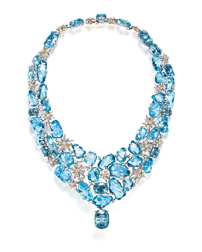 TIFFANY Blue Book系列「蒼穹萬象」星夜如夢（Iconic Star）系列海水藍寶與藍色風信子石項鍊。（Tiffany & Co.提供）