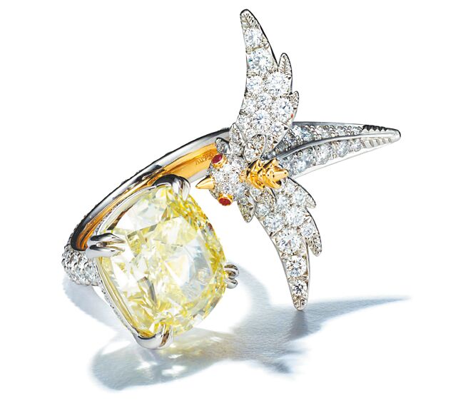 Jean Schlumberger by Tiffany黃鑽翱翔石上鳥，主石8克拉黃鑽。（Tiffany & Co.提供）