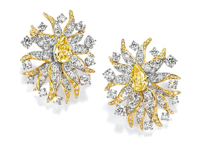 TIFFANY Blue Book系列「蒼穹萬象」熾陽之焰（Flames）黃鑽耳環 。（Tiffany & Co.提供）