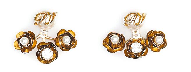 RV金色玫瑰logo耳環，2萬1000元。（Roger Vivier提供）