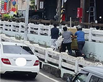 3騎士助資收老翁推車脫困 網友大讚：如3劍客熱血