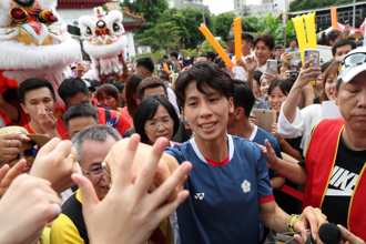 影》林郁婷回鶯歌遊行吸引上千人 謝「J朋友」：讓大家認識我