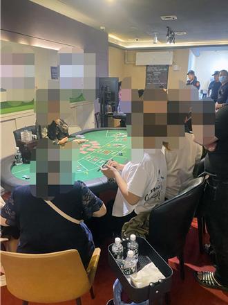 掛羊頭賣狗肉！台南桌遊店暗藏百家樂   警活逮17人扣賭資778萬