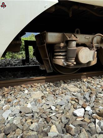 太鲁阁号险出轨 竟是少年「轨道上堆石」 台铁：移送法办