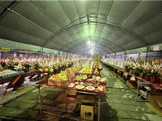 台中萬和宮普渡逾2000桌 信眾雨中不減熱情