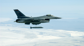 乌克兰F-16可望装备JASSM美制空面遥攻飞弹 