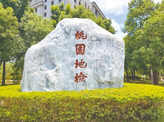 單親媽摔死2歲童 36歲男弒母傷父