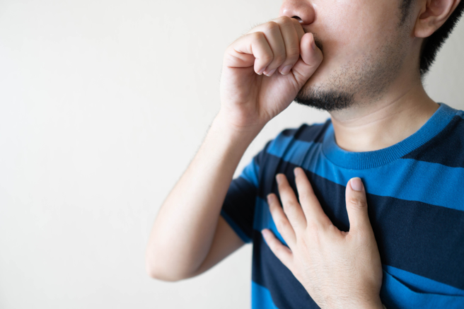 抽菸可能導致增加罹患氣喘的機會。（示意圖，Shutterstock／達志）