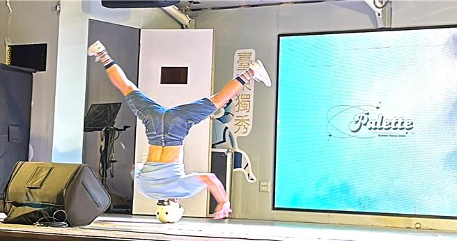 台東夏季聯合舞展昨晚在台東市南京路熱鬧登場，Freedom Bboy。（蔡旻妤攝）