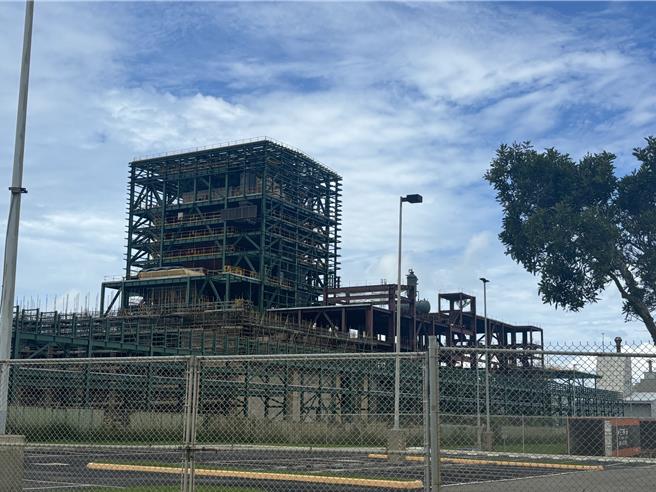 桃园市3家SRF厂商入园同意函遭桃园市政府于8日二度撤销，业者可寧卫也于日前指出将会再次提起诉愿，桃园市府官员无奈「想不出再度撤销的理由」。（姜霏摄）