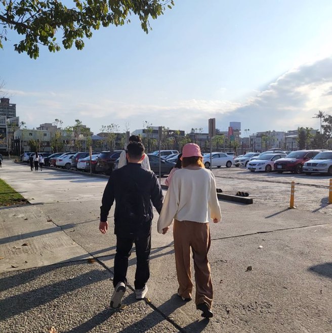 王瞳引用歌词〈牵我的手〉向丈夫表达无尽思念。（图／IG@王瞳）