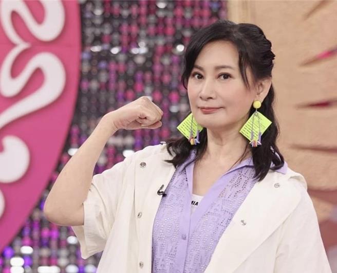 陈亚兰的艺名就是恩师杨丽花取自「亚兰德伦」而来。（摘自陈亚兰脸书）