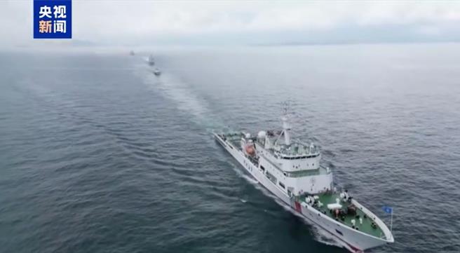 針對大陸交通船在台灣海峽巡航海巡署強調會嚴正執法。（翻攝自央視新聞微博視頻號）