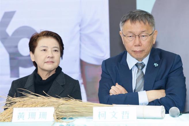 李永萍认为，柯文哲(右)现在把时任竞总总干事黄珊珊(左)留校察看、架在火上烤。（示意图／资料照／刘宗龙摄）