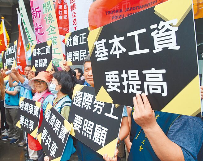 最低工资审议会将于下月4日登场。有审议委员认为，月薪调幅要比时薪略高一点。（本报资料照片）