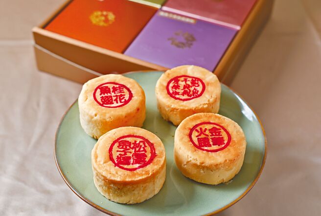 點水樓蘇式經典月餅，名菜入餡，展現經典風味。 （陳俊吉攝）