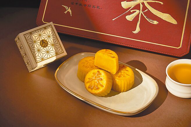 米其林三星名廚陳泰榮推出港式奶黃月餅禮盒。（陳泰榮提供）