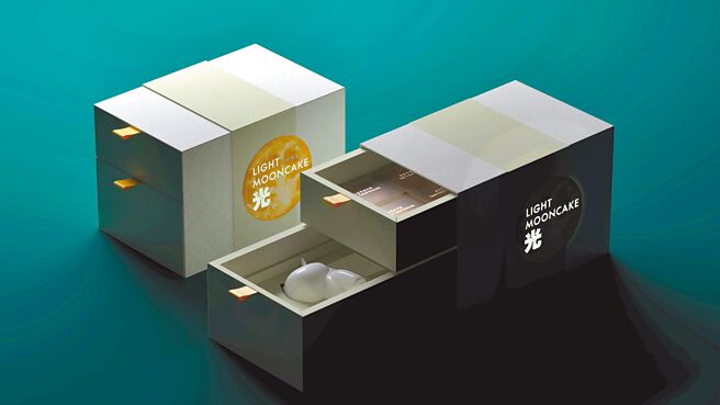 「LIGHT 光」月餅禮盒以夜光效果設計，療癒感十足。（台北W飯店提供）