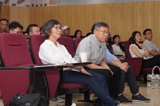 假帳風暴後柯文哲、蔡壁如同框後同車離開 他驚曝對話