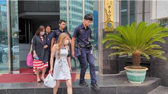 臨檢酒店推開逃生門 驚見20名禮服妹亂竄