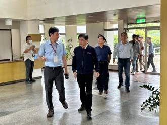 李孟諺上午才到墾丁視察 婚外情曝光急改行程躲媒體