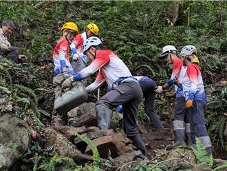 公私协力手作八仙山步道 就地取材打造安全登山环境