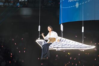 刘若英澳门啖美食歌迷安慰没胖