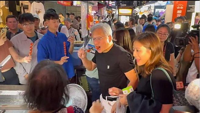 黄仁勋访台时几乎跑遍各大夜市吃美食，台湾小吃的魅力由此可见。（图／报系资料照）