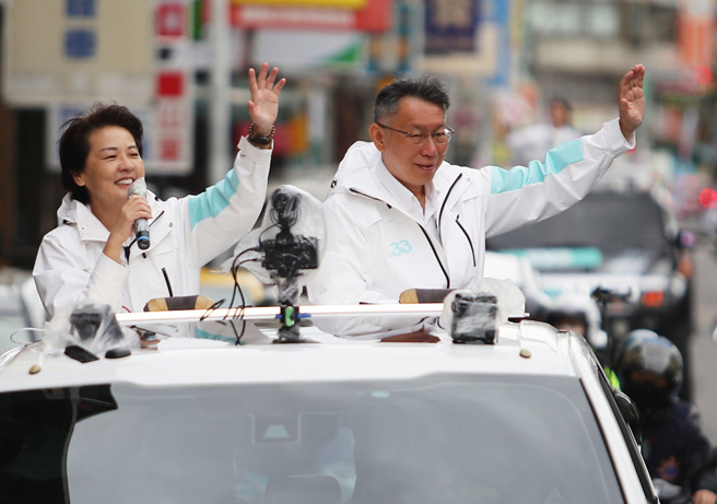 图为民眾党立委黄珊珊（左）、民眾党主席柯文哲（右）。（资料照，季志翔摄）