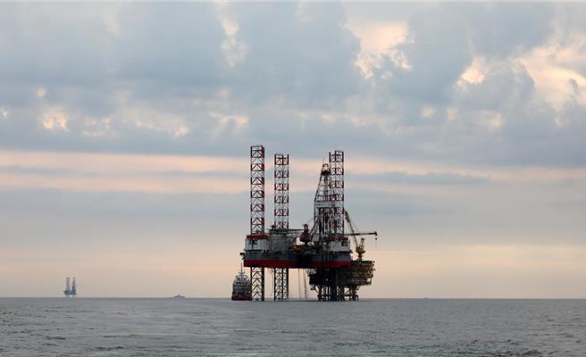 大陸烏石23-5油田群除是大陸海上首個全方位綠色設計油田，18日更完成首次原油外輸作業。（摘自新華社）