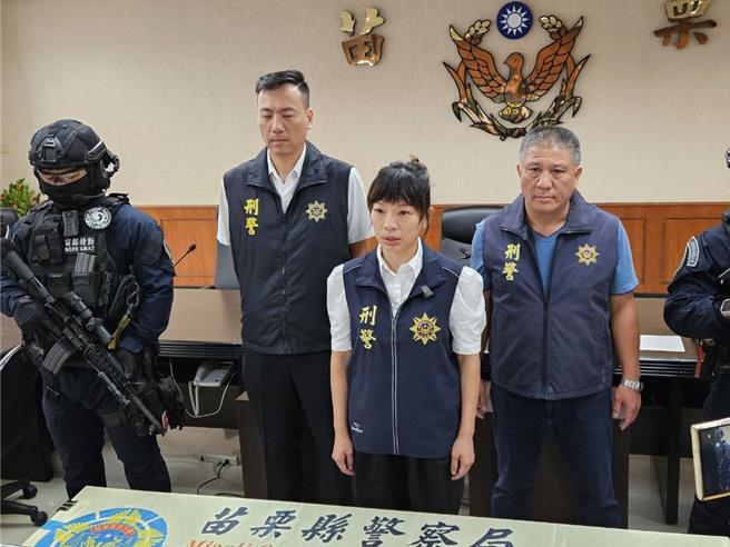 苗栗縣警專案小組18日見時機成熟順利將何嫌逮捕，現場起出大批證物。（警方提供／陳育賢苗栗傳真）