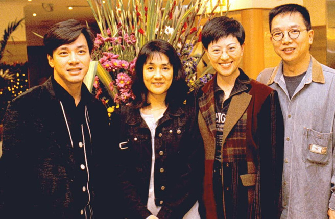廖安丽(右二)与唐季礼(左一)等人合影。（图／中时资料照）