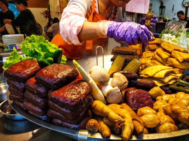 看似清爽的滷味，其实热量与含钠量都不低。（示意图，Shutterstock／达志）