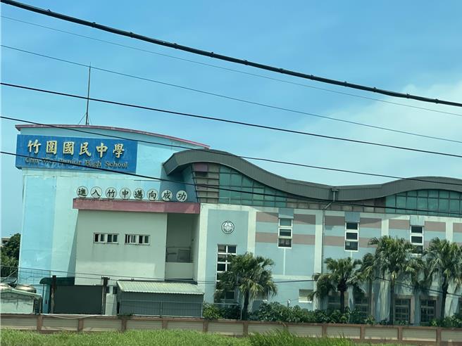 竹围国中缺代理、钟点教师，桃市教育局澄清非航空城搬迁因素造成。（吕筱蝉摄）